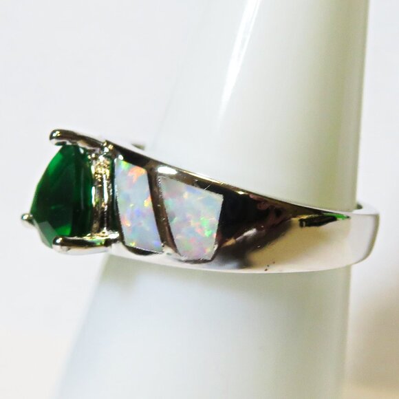 Size 6 Ring White Lab Created Fire Opal Inlay 6mm*6mm Emerald Green Stone NOS - Picture 3 of 7